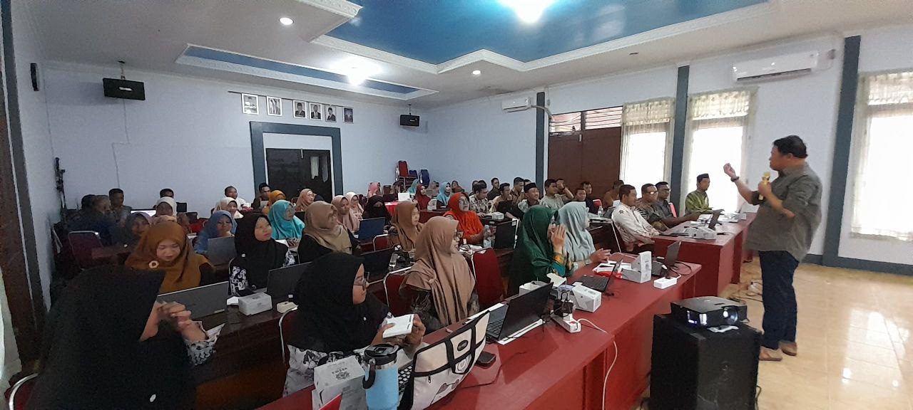 Penyampaian Materi dari Pak Dr. Hariansyah Penyampaian Materi dari Pak Dr. Hariansyah